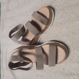 Torrid Taupe stretch band cork flat form